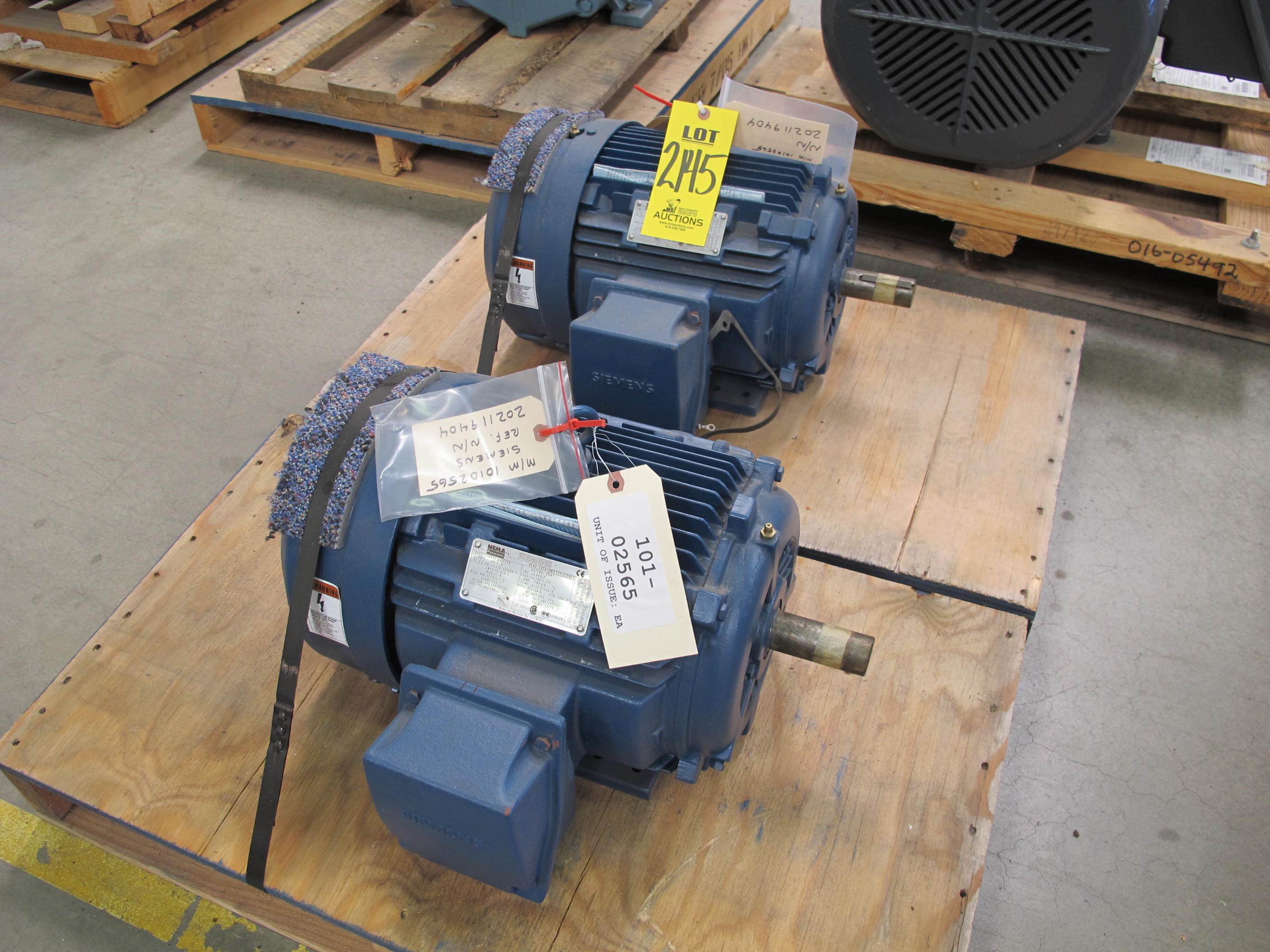 LOT (2) MOTORS, ELECTRIC TYPE, 7.5 HORSEPOWER, 230/460 ELEC RATING, 1800 RPM, 213T FRAME, 9.5 AMPS, TEFC ENCLOSURE, CONTINUOUS DUTY, 1.15 SERVICE FACTOR, 1.375" DIA SHAFT. MOTOR MODEL TYPE RGZEESD 75W, 120V SPACE HEATER. PART # HNH01531LA02134ES21 (W-44) LOADING & HANDLING FEE $15-